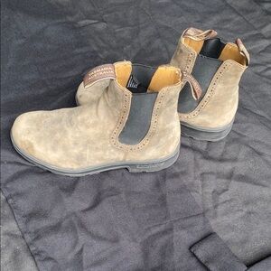 Blundstone Brown and Black Chelsea Boots